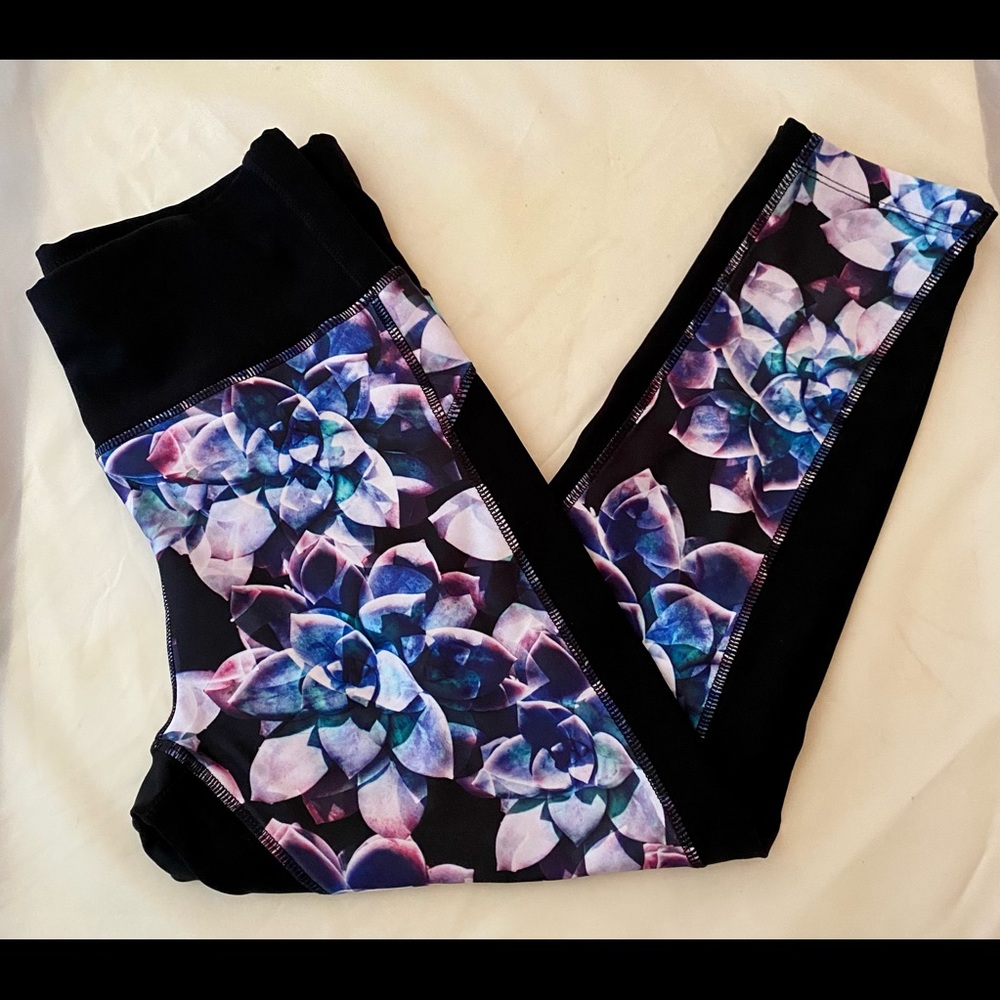 Cascade Sport 3/4 Yoga Leggings Black & Floral